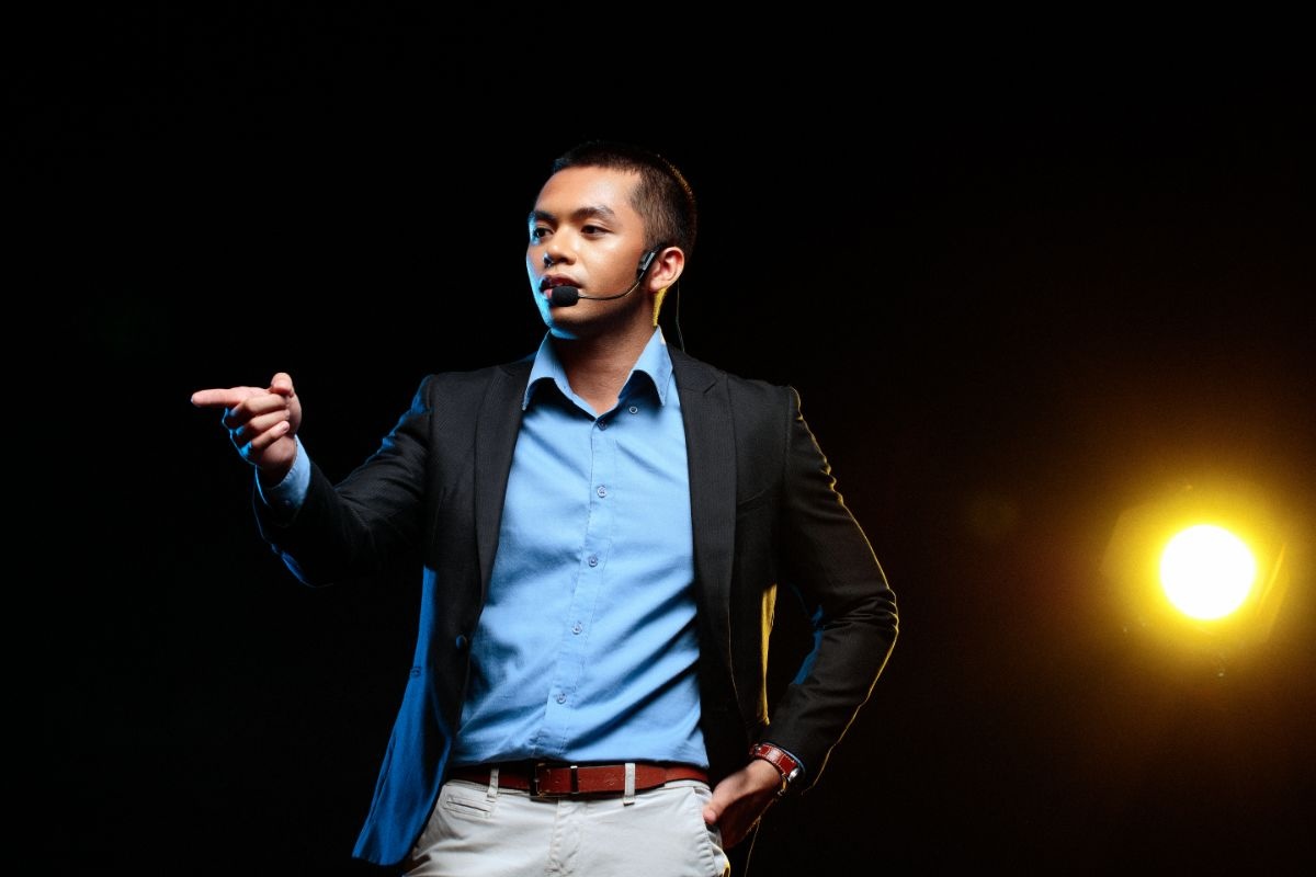 Speak Like a TED Pro: Transform Your Next Presentation with Game-Changing Techniques